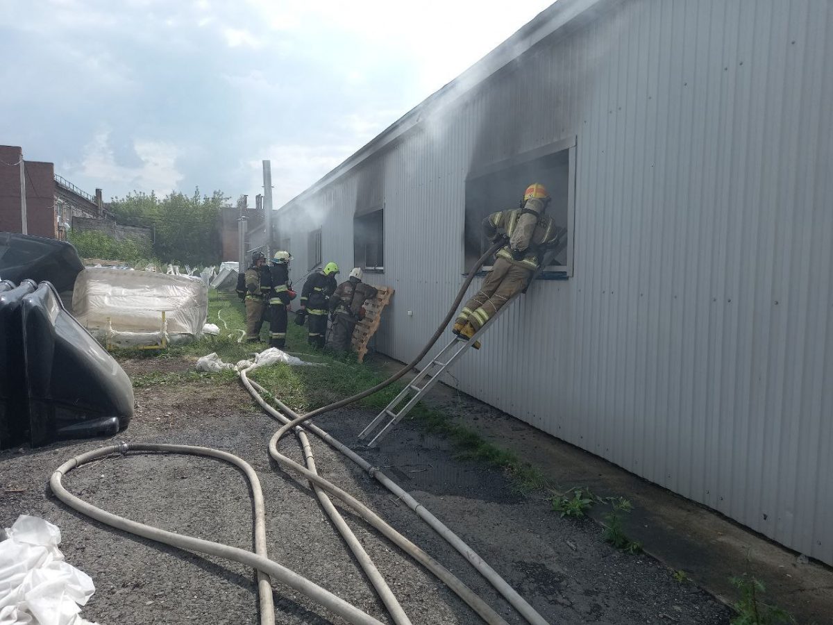 Опубликовано видео пожара на территории завода «РУМО» в Нижнем Новгороде