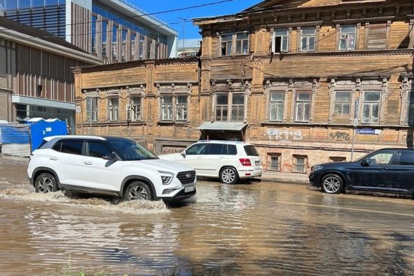 Центр Нижнего Новгорода затопило из-за коммунальной аварии