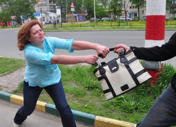 Правила «антиграбёж»: полицейские напомнили нижегородцам, как не стать жертвой нападения воров
