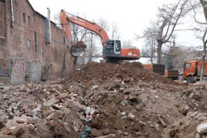 Ветхие и аварийные сараи начали сносить в Ленинском районе