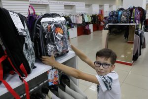 Вице-спикер Госдумы Борис Чернышов предложил временно отменить НДС на школьные товары