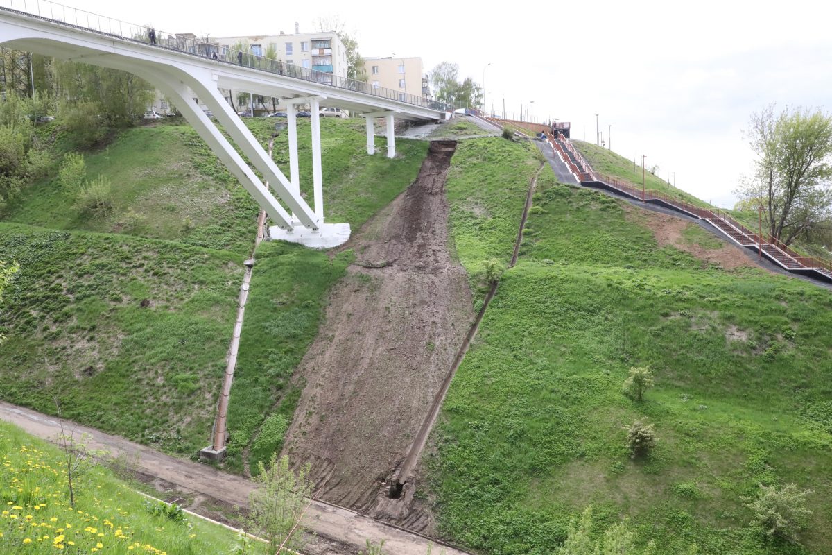 Мертвого мужчину обнаружили под мостом на набережной Федоровского