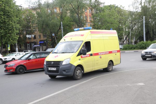 Глава нижегородского минздрава осудил медиков, курящих в кабине скорой помощи