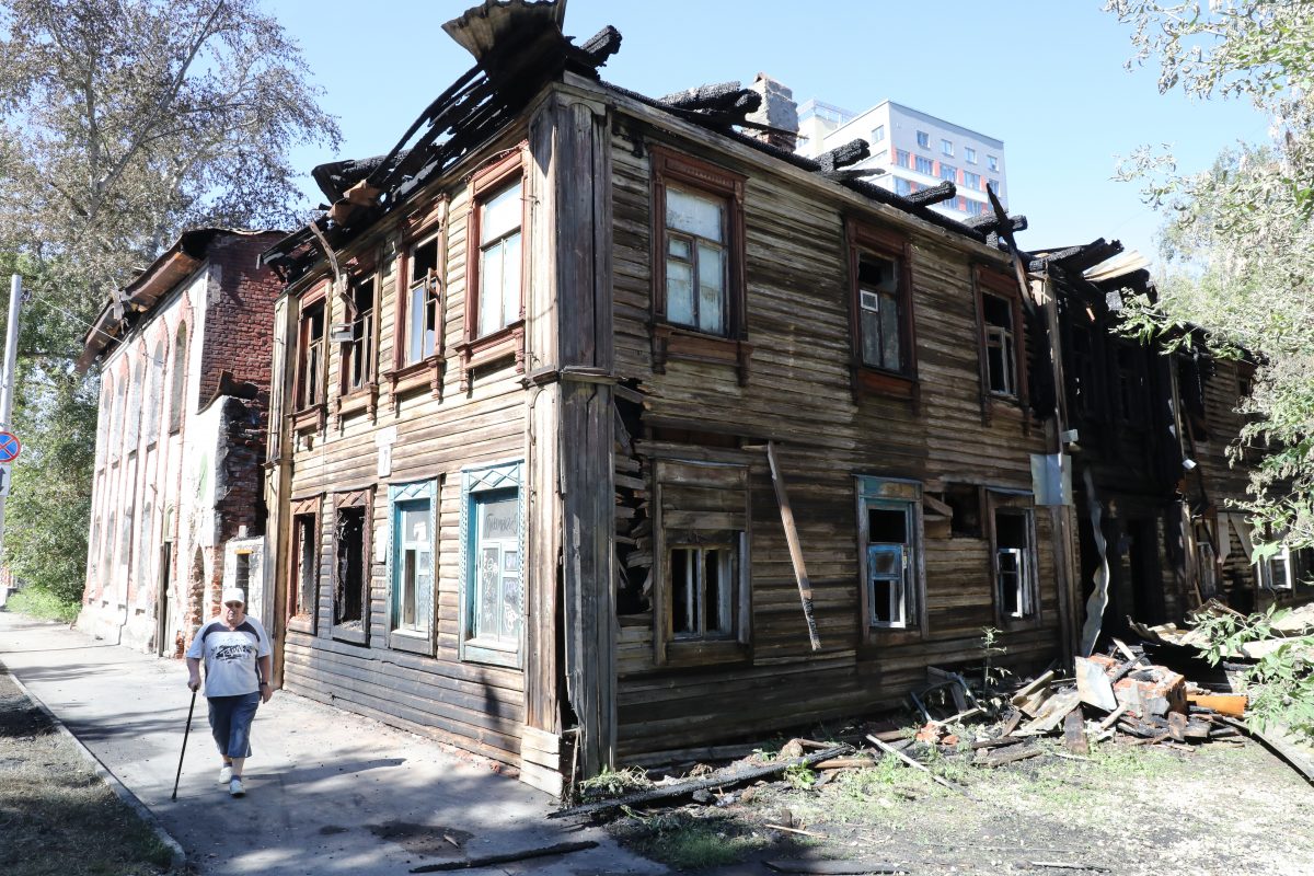 Сгоревшая история: опубликованы фото последствий пожара в старинных домах на улице Нижегородской