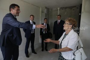 Двери открываются! Появились фото вручения ключей от квартир дольщикам ЖК «Университетский»