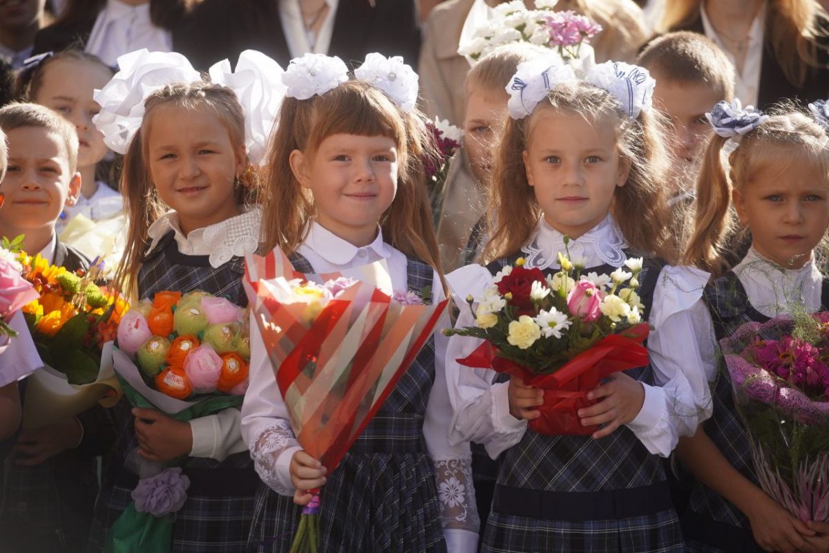 Около 2,5 тысяч первоклассников отправились в школы Дзержинска в День знаний