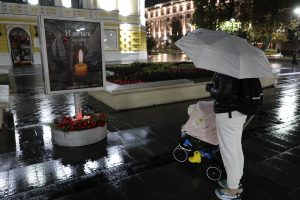 Стихийный мемориал в память о погибших в ижевской школе организовали в центре Нижнего Новгорода
