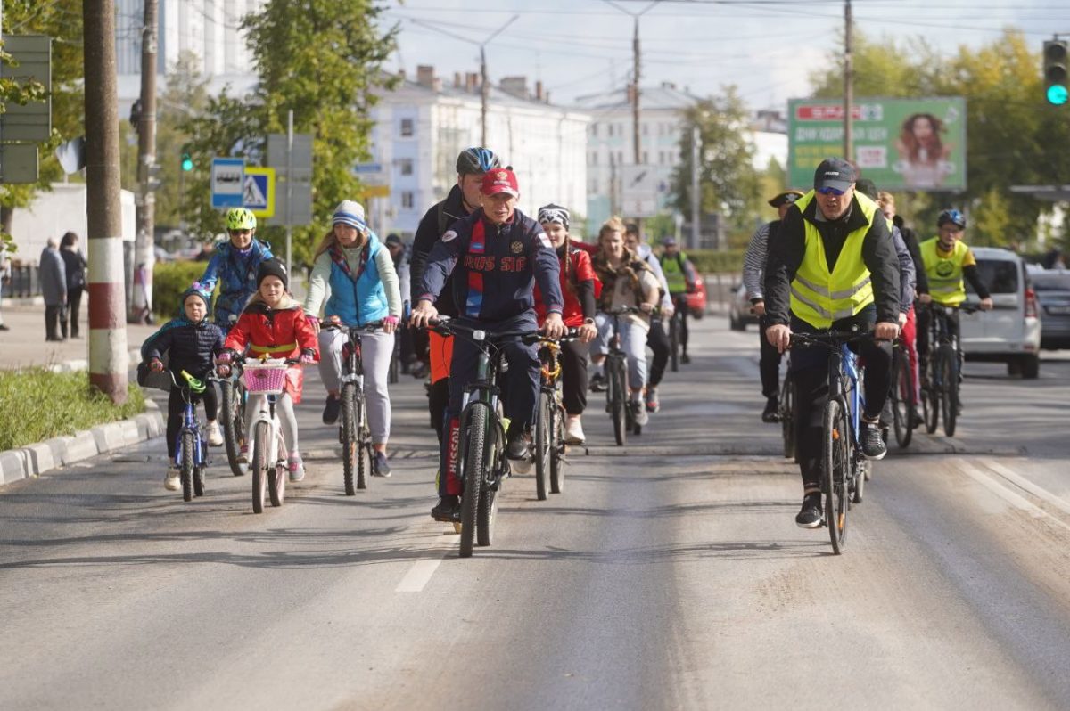 Вместе с жителями Дзержинска в велопробеге принял участие глава города Иван Носков