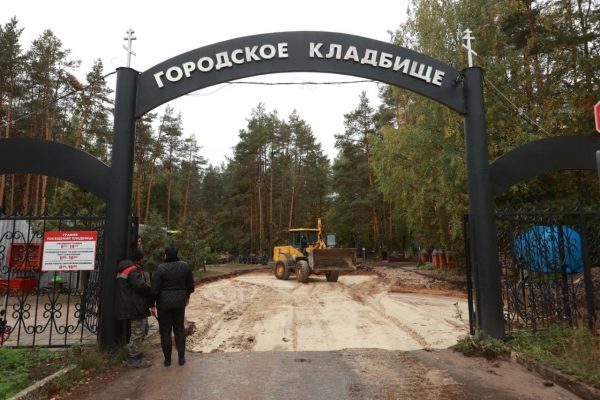 На Центральном городском кладбище Дзержинска приступили к ремонту дорог