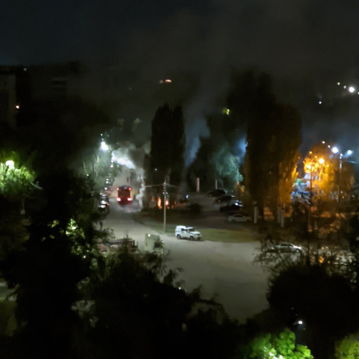 Автомобиль Infinity загорелся ночью около парка 777-летия Нижнего Новгорода в Автозаводском районе