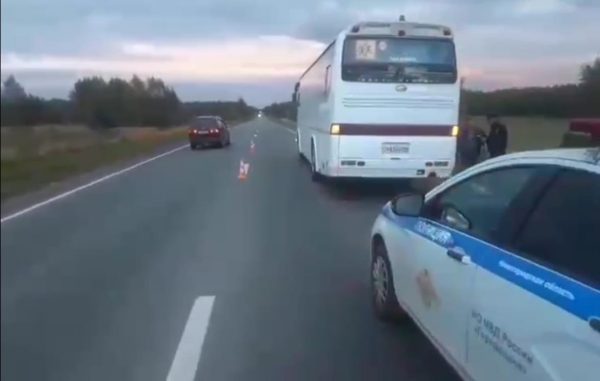 Колесо взорвалось на ходу у туристического автобуса в Городецком районе