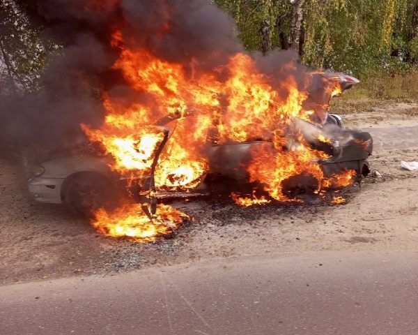 Автомобиль полностью сгорел в Сарове