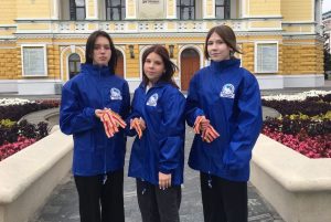 Волонтеры Победы вручали нижегородцам муаровые ленты в&nbsp;День окончания Второй мировой войны