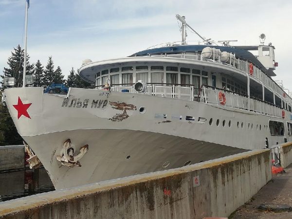 Теплоход «Илья Муромец» врезался в шлюз Горьковского водохранилища около Городца