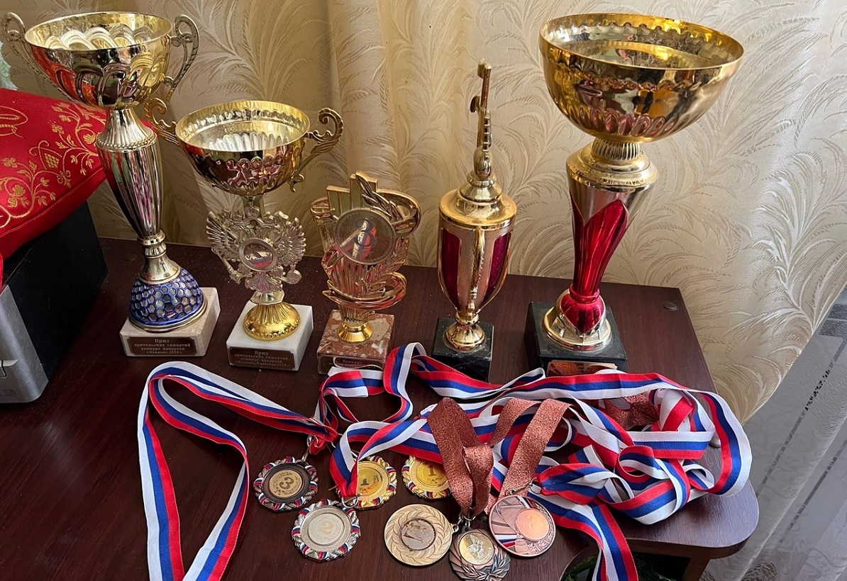 Многочисленные награды Семёна Дьяконова с конкурсов канароводов