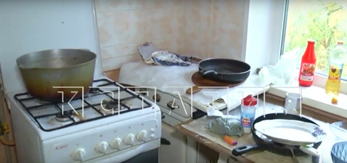 К собственнице квартиры в Нижнем Новгороде заселили 8 мигрантов-мужчин, чтобы выселить ее из жилья