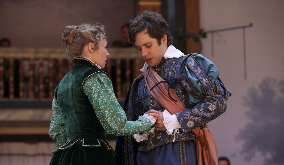 На сцене легендарного "Глобуса" пьесы Шекспира ставят по канонам театра Возрождения