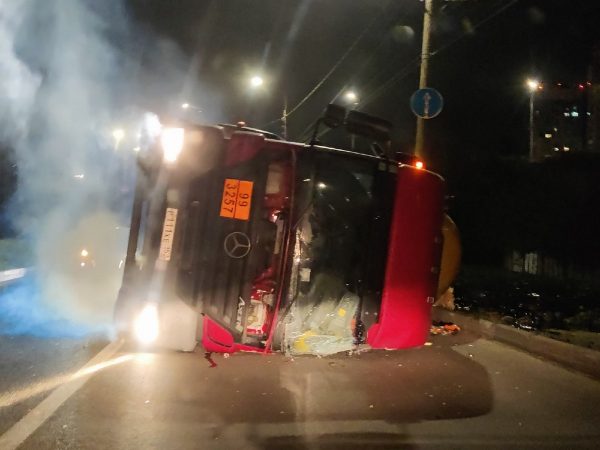 Водитель опрокинувшейся фуры с битумом получил ожоги 20% тела в Нижнем Новгороде