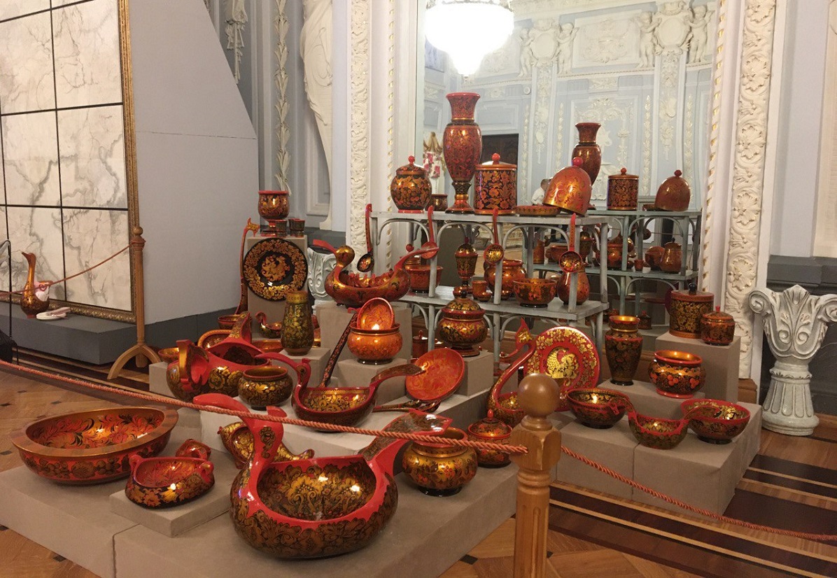 В Нижнем Новгороде открылась юбилейная выставка мастера хохломской росписи Надежды Лушиной