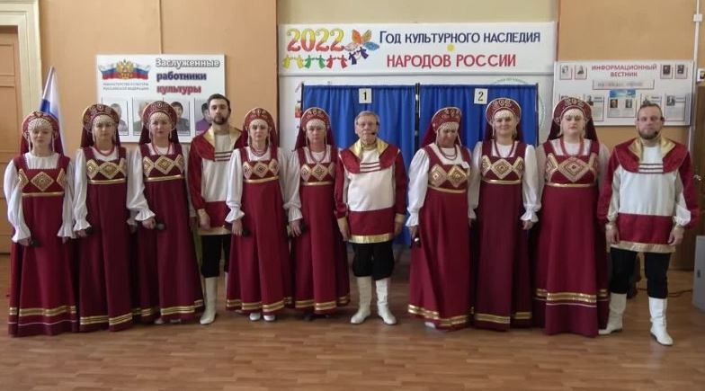 Нижегородских избирателей на участках встречали с песнями
