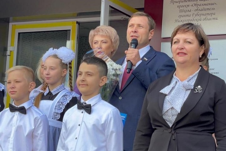 Депутаты городской Думы поздравили нижегородских школьников и учителей с началом учебного года