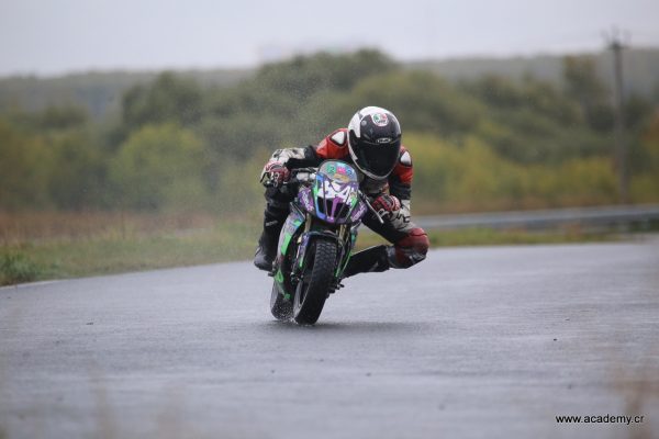 Нижегородские мотодети победили в финальной гонке всероссийского Supermoto под дождем
