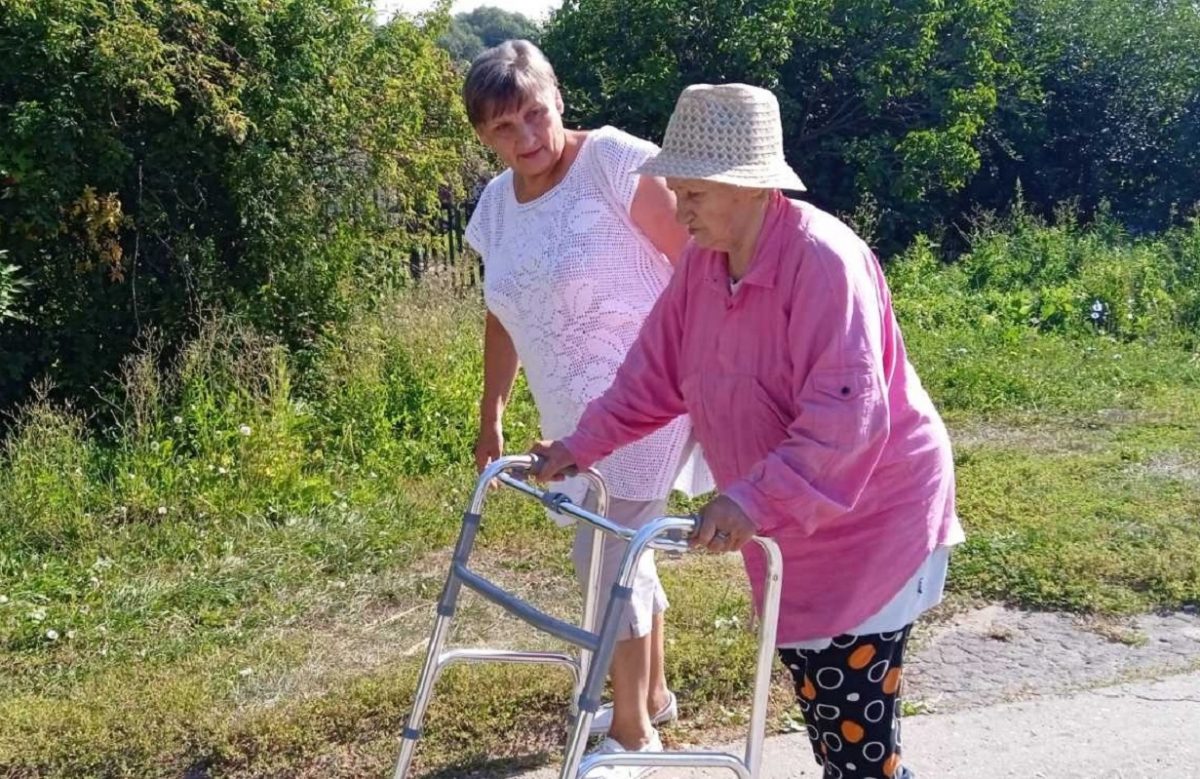 Не один дома: как система долговременного ухода помогает пожилым в Нижегородской области