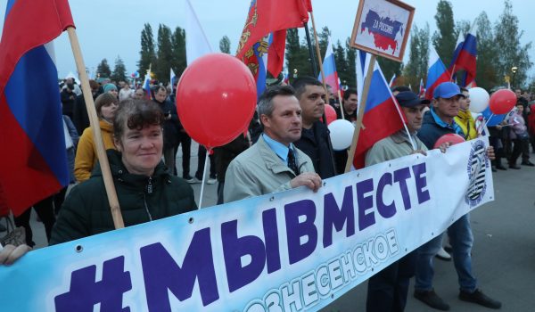 «Своих не бросаем!»: как в Нижнем Новгороде прошёл митинг-концерт в поддержку референдумов