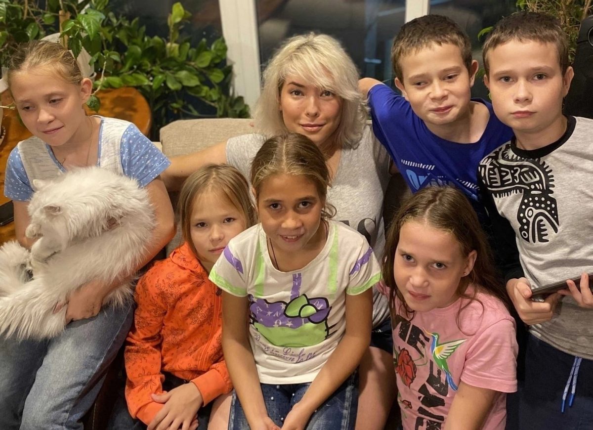Многодетная нижегородка приняла в семью пятерых детей-сирот из ДНР