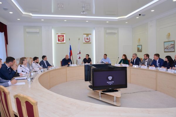 Участники проекта «Команда 52» представили Юрию Шалабаеву свои инициативы