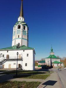 Соликамск. Пока в этих храмах работают музеи, а ранее располагались школа, тюрьма и даже пивзавод