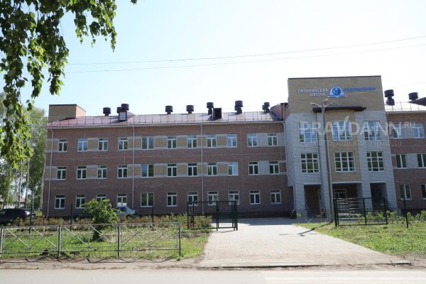 В Госдуме предложили ограничить допуск на школьные территории