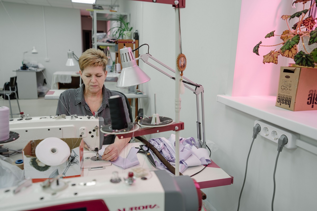 Социальные предприниматели выиграли грант ОМК для швейной мастерской в Выксе