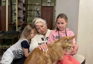 Все свои: один день в гостях у многодетной семьи, принявшей пятерых детей из Донбасса