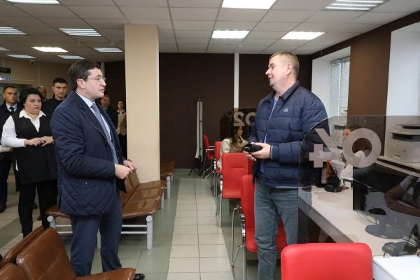 Глеб Никитин уволил директора МФЦ в Павлове за подставного гостя