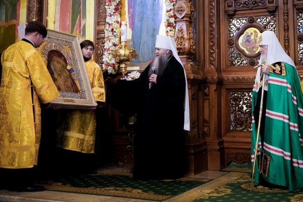Святейший Патриарх Кирилл передал в дар нижегородцам Смоленскую икону Божией Матери