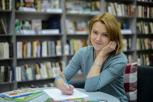 Школьников Ленинского района ждет встреча с журналистом и детским автором Анной Перевезенцевой