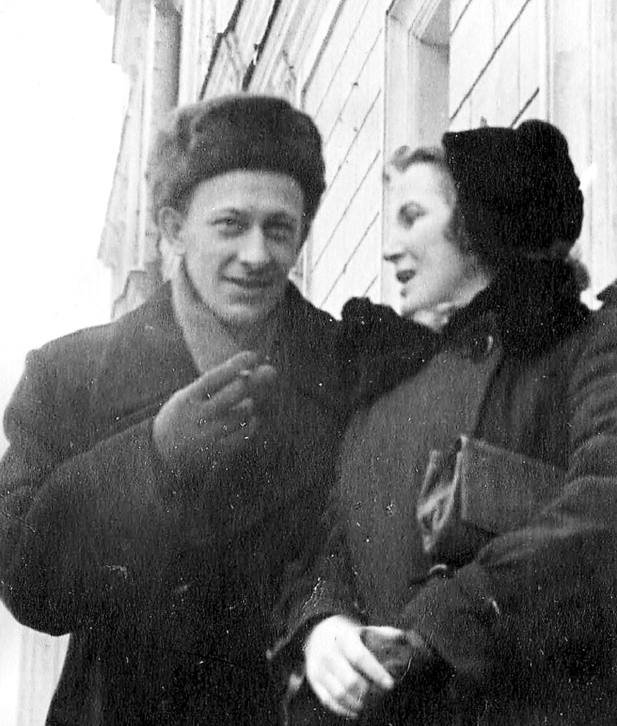 Уже став москвичом, Евстигнеев часто бывал в Горьком в гостях у друзей. 1961г.