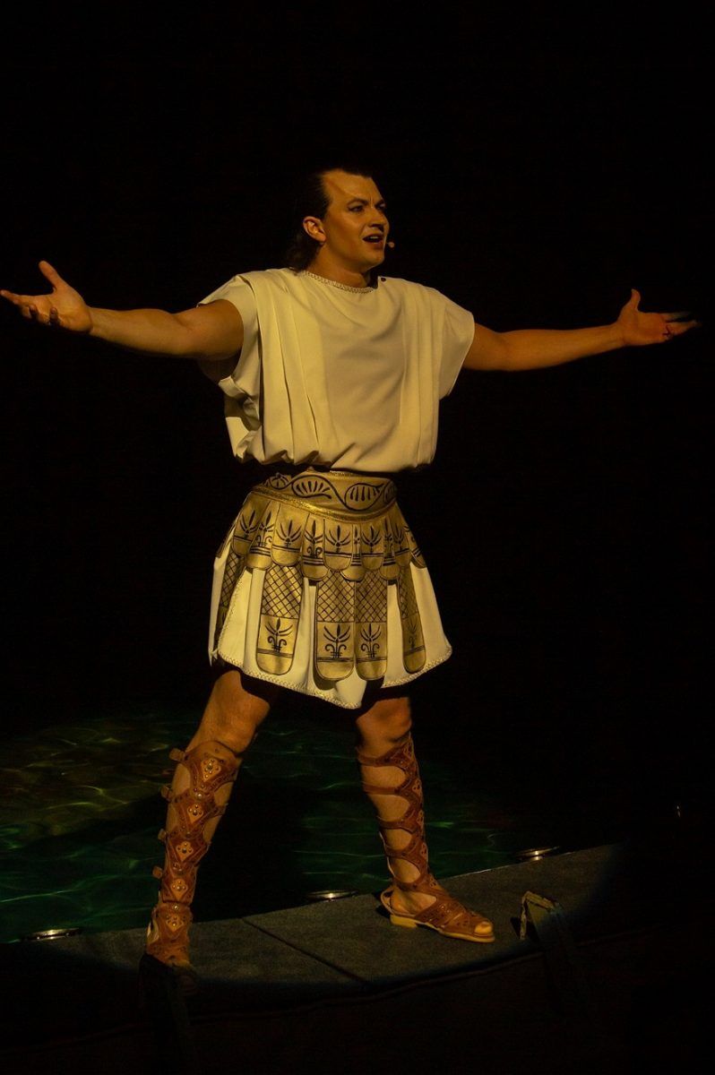Алексей играет историю Одиссея как историю о любви