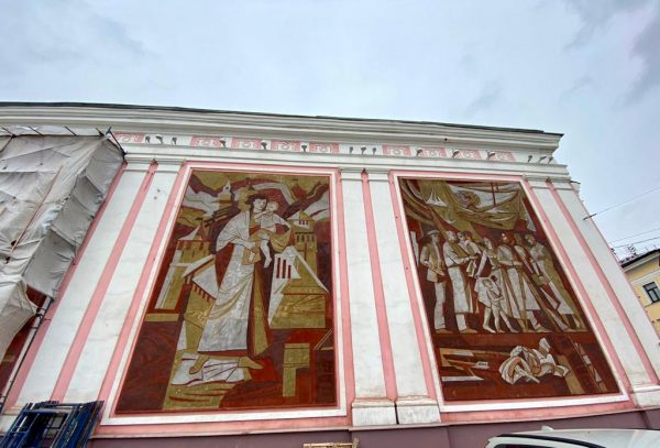 Триптих «Связь времен» в Нижнем Новгороде частично отреставрировали
