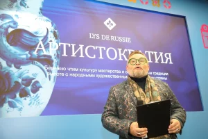 Историк моды Александр Васильев рассказал, чем русская матрёшка близка Японии
