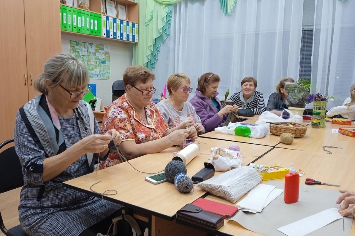 Nizhny Novgorod women knit and sew for soldiers October 25, 2022
