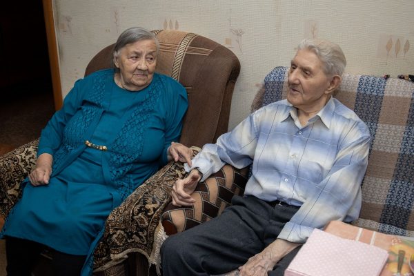 Депутат Госдумы Наталья Назарова поздравила семью Бариновых с 70-летием совместной жизни