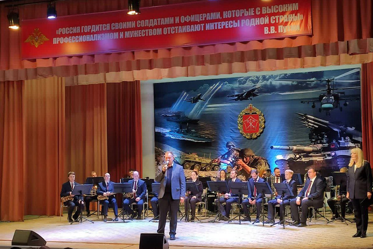 Нижегородские творческие коллективы выступают в военных частях региона