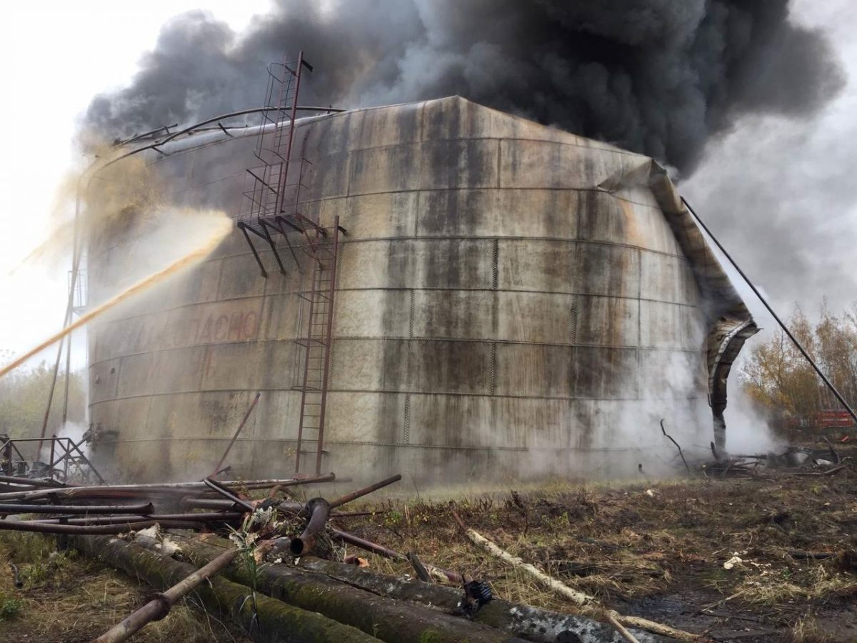 Резервуар закрытого промышленного предприятия загорелся в Сормовском районе