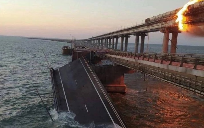 С помощью подрыва Крымского моста на россиян оказывают психологическое давление