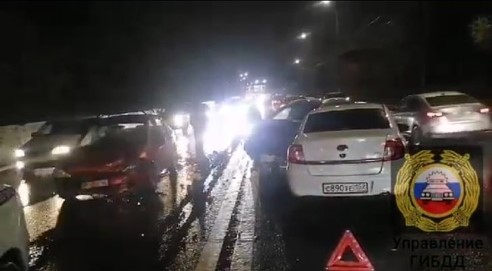 Четыре легковых автомобиля столкнулись на улице Бринского в Нижнем Новгороде