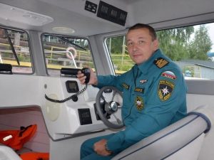 Спасатель из Нижнего Новгорода вытащил из воды мужчину, упавшего с&nbsp;лодки