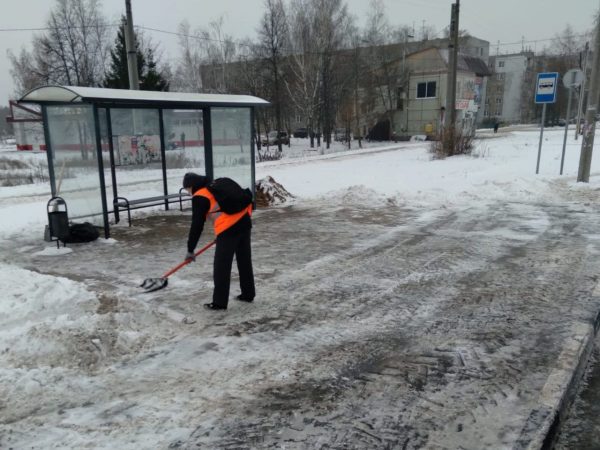 В Дзержинске ликвидируют последствия ледяного дождя и непогоды