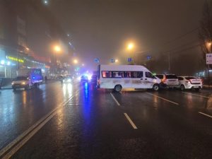 Покатившийся автобус спровоцировал массовое ДТП